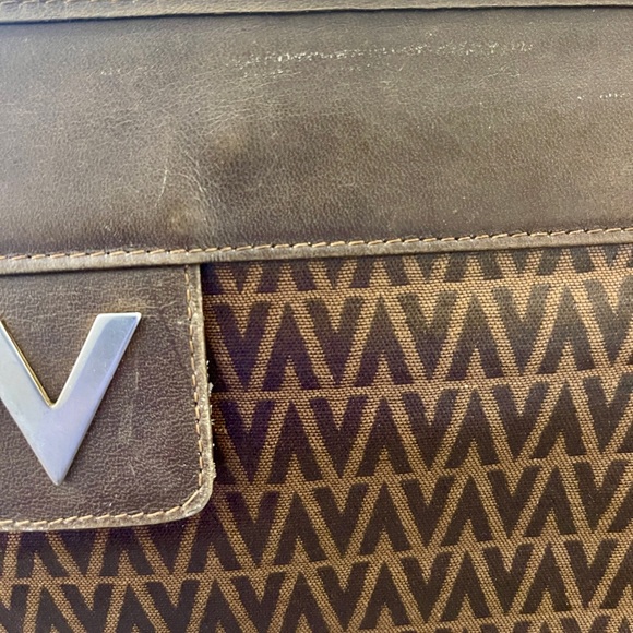 GUC Mario Valentino clutch - Picture 9 of 14